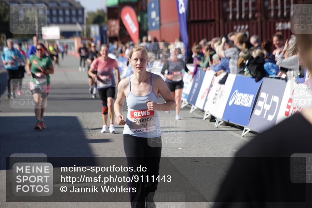 03.10.2025 - Köhlbrandbrückenlauf Jannik Wohlers http://msf.ph/oto/9111443 03.10.2025 13:30:45 Ziel 4355, 4840, 4841, 4937, 5005, 5142, 5289, 5391, 5402, 6170, 6223, 6347 meine-sportfotos.de