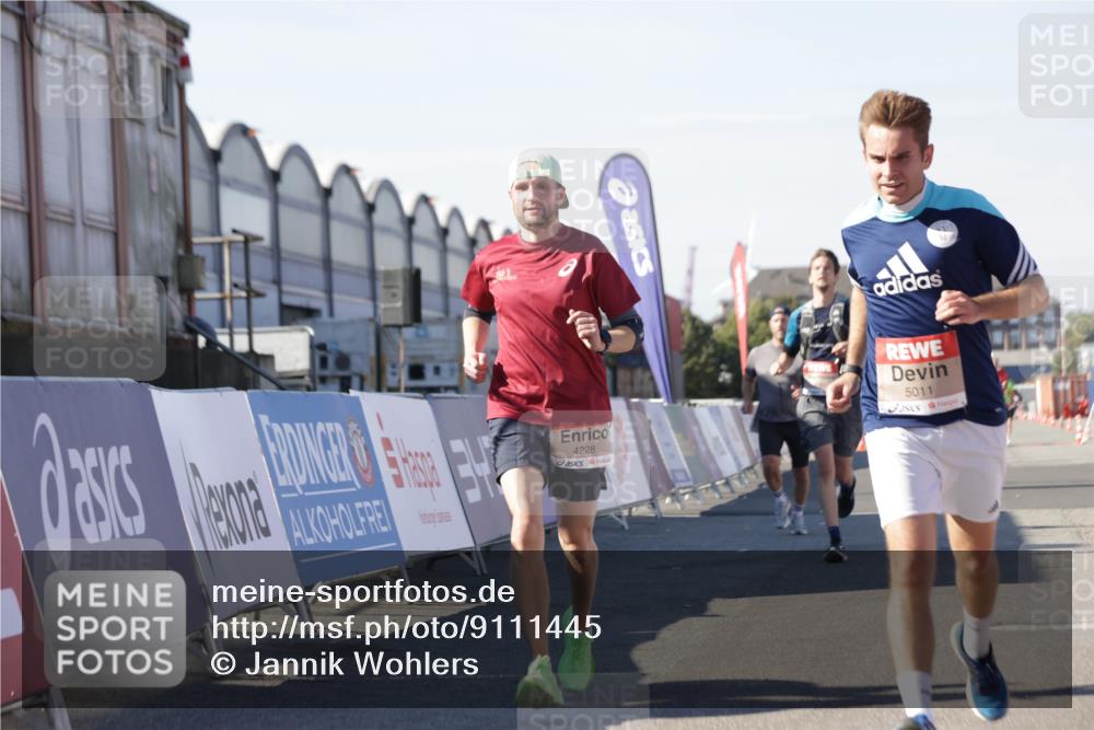 03.10.2025 - Köhlbrandbrückenlauf Jannik Wohlers http://msf.ph/oto/9111445 03.10.2025 13:00:39 Ziel 4016, 4018, 4172, 4228, 4299, 4622, 4763, 4850, 5011, 5664, 6373 meine-sportfotos.de