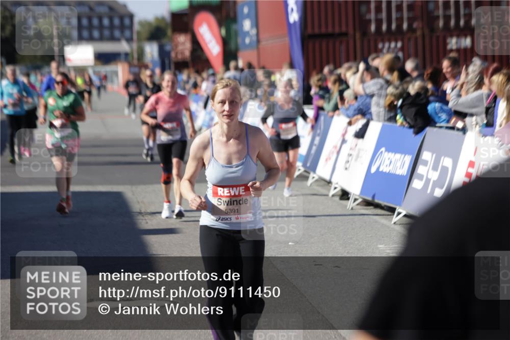 03.10.2025 - Köhlbrandbrückenlauf Jannik Wohlers http://msf.ph/oto/9111450 03.10.2025 13:30:45 Ziel 4355, 4840, 4841, 4937, 5005, 5142, 5289, 5391, 5402, 6170, 6223, 6347 meine-sportfotos.de
