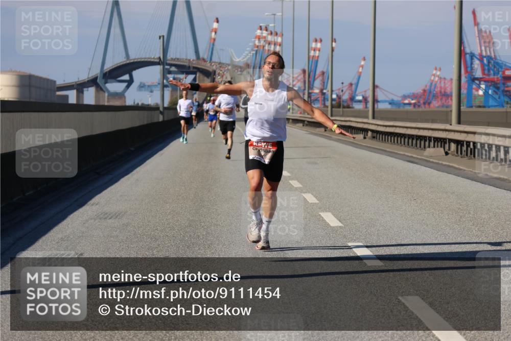 03.10.2025 - Köhlbrandbrückenlauf Strokosch-Dieckow http://msf.ph/oto/9111454 03.10.2025 12:39:18 Position 3  meine-sportfotos.de