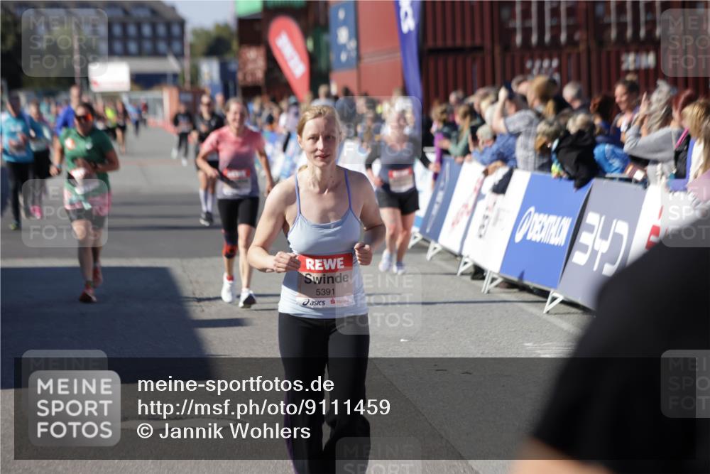 03.10.2025 - Köhlbrandbrückenlauf Jannik Wohlers http://msf.ph/oto/9111459 03.10.2025 13:30:45 Ziel 4355, 4840, 4841, 4937, 5005, 5142, 5289, 5391, 5402, 6170, 6223, 6347 meine-sportfotos.de