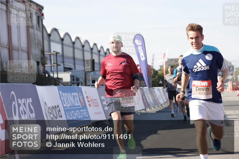 03.10.2025 - Köhlbrandbrückenlauf Jannik Wohlers http://msf.ph/oto/9111461 03.10.2025 13:00:39 Ziel 4016, 4018, 4172, 4228, 4299, 4622, 4763, 4850, 5011, 5664, 6373 meine-sportfotos.de