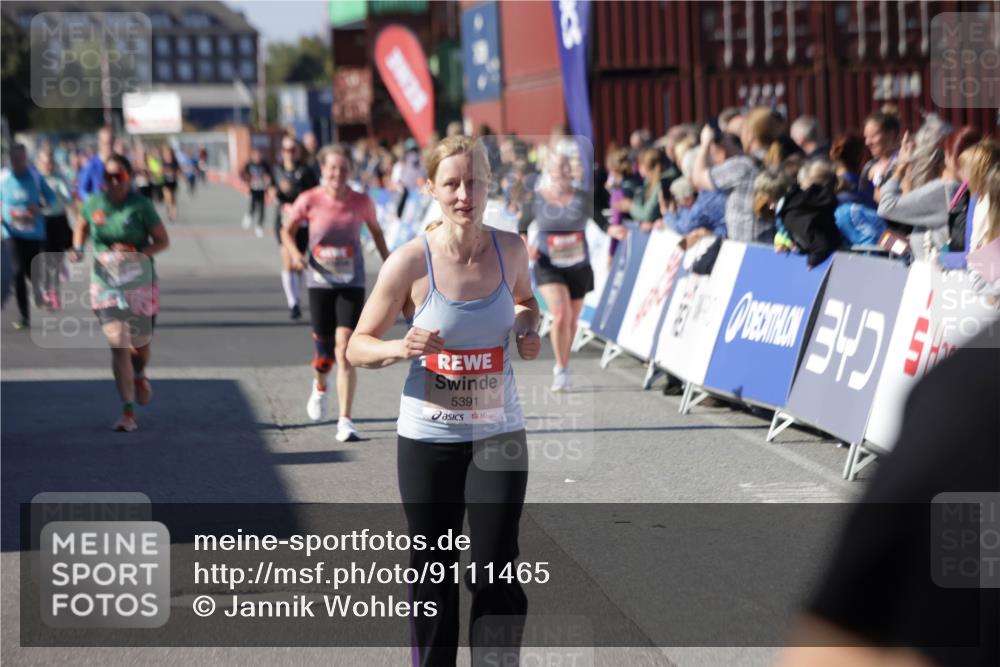03.10.2025 - Köhlbrandbrückenlauf Jannik Wohlers http://msf.ph/oto/9111465 03.10.2025 13:30:45 Ziel 4355, 4840, 4841, 4937, 5005, 5142, 5289, 5391, 5402, 6170, 6223, 6347 meine-sportfotos.de