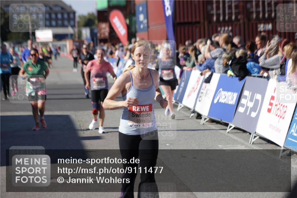 03.10.2025 - Köhlbrandbrückenlauf Jannik Wohlers http://msf.ph/oto/9111477 03.10.2025 13:30:45 Ziel 4355, 4840, 4841, 4937, 5005, 5142, 5289, 5391, 5402, 6170, 6223, 6347 meine-sportfotos.de