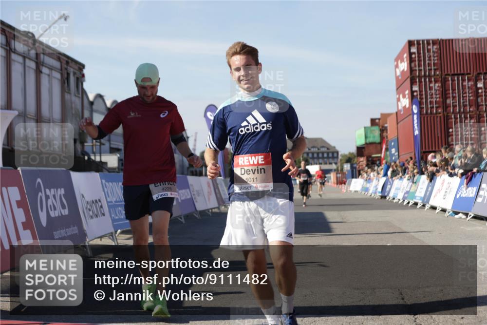 03.10.2025 - Köhlbrandbrückenlauf Jannik Wohlers http://msf.ph/oto/9111482 03.10.2025 13:00:40 Ziel 4016, 4018, 4172, 4228, 4299, 4622, 4763, 4850, 5011, 5664, 6373 meine-sportfotos.de