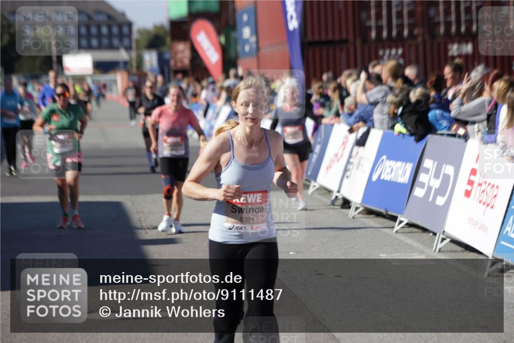 03.10.2025 - Köhlbrandbrückenlauf Jannik Wohlers http://msf.ph/oto/9111487 03.10.2025 13:30:45 Ziel 4355, 4840, 4841, 4937, 5005, 5142, 5289, 5391, 5402, 6170, 6223, 6347 meine-sportfotos.de