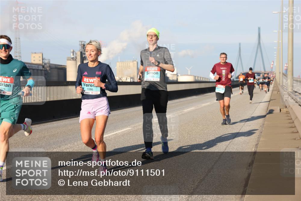 03.10.2025 - Köhlbrandbrückenlauf Lena Gebhardt http://msf.ph/oto/9111501 03.10.2025 09:41:54 Position 2 275, 1086, 1103 meine-sportfotos.de