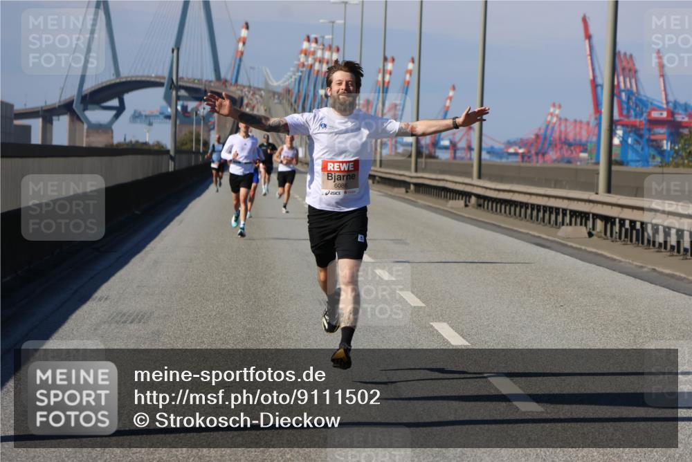 03.10.2025 - Köhlbrandbrückenlauf Strokosch-Dieckow http://msf.ph/oto/9111502 03.10.2025 12:39:26 Position 3 6086 meine-sportfotos.de