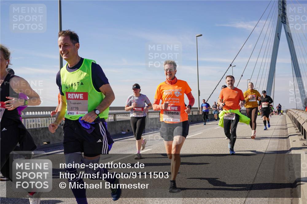 03.10.2025 - Köhlbrandbrückenlauf Michael Burmester http://msf.ph/oto/9111503 03.10.2025 12:53:44 Position 2 4264, 6230, 6776 meine-sportfotos.de