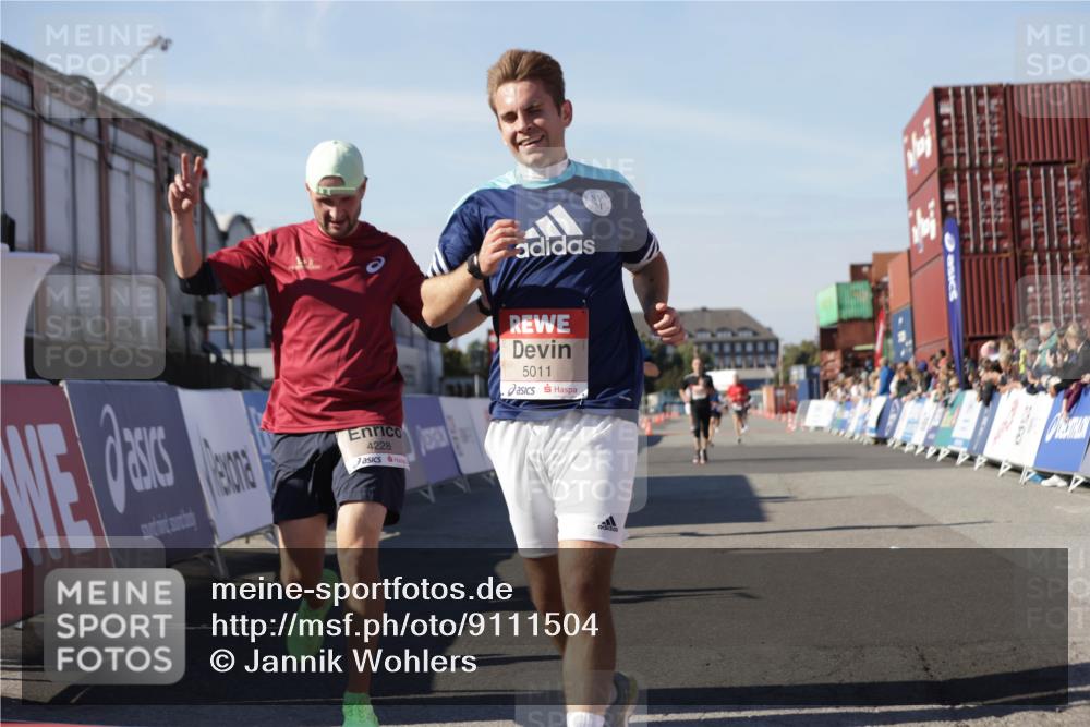 03.10.2025 - Köhlbrandbrückenlauf Jannik Wohlers http://msf.ph/oto/9111504 03.10.2025 13:00:40 Ziel 4016, 4018, 4172, 4228, 4299, 4622, 4763, 4850, 5011, 5664, 6373 meine-sportfotos.de