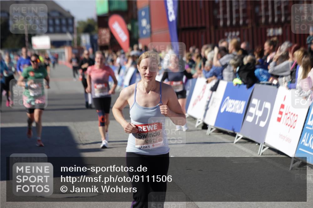 03.10.2025 - Köhlbrandbrückenlauf Jannik Wohlers http://msf.ph/oto/9111506 03.10.2025 13:30:45 Ziel 4355, 4840, 4841, 4937, 5005, 5142, 5289, 5391, 5402, 6170, 6223, 6347 meine-sportfotos.de