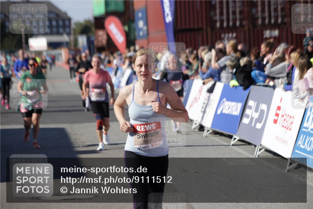 03.10.2025 - Köhlbrandbrückenlauf Jannik Wohlers http://msf.ph/oto/9111512 03.10.2025 13:30:46 Ziel 4355, 4840, 4841, 4937, 5005, 5142, 5289, 5391, 5402, 6170, 6223, 6347 meine-sportfotos.de