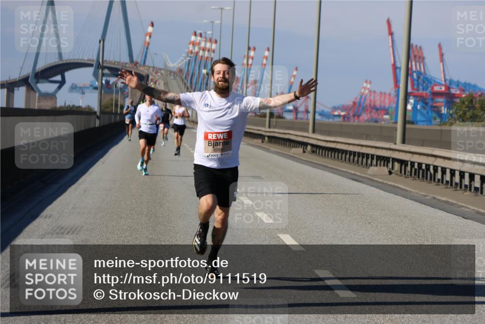 03.10.2025 - Köhlbrandbrückenlauf Strokosch-Dieckow http://msf.ph/oto/9111519 03.10.2025 12:39:26 Position 3 6086 meine-sportfotos.de