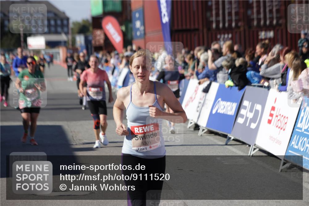 03.10.2025 - Köhlbrandbrückenlauf Jannik Wohlers http://msf.ph/oto/9111520 03.10.2025 13:30:46 Ziel 4355, 4840, 4841, 4937, 5005, 5142, 5289, 5391, 5402, 6170, 6223, 6347 meine-sportfotos.de