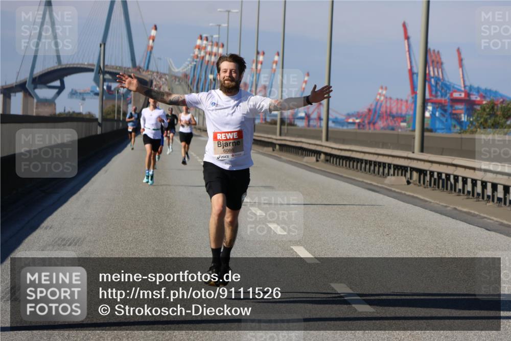 03.10.2025 - Köhlbrandbrückenlauf Strokosch-Dieckow http://msf.ph/oto/9111526 03.10.2025 12:39:27 Position 3 6086 meine-sportfotos.de