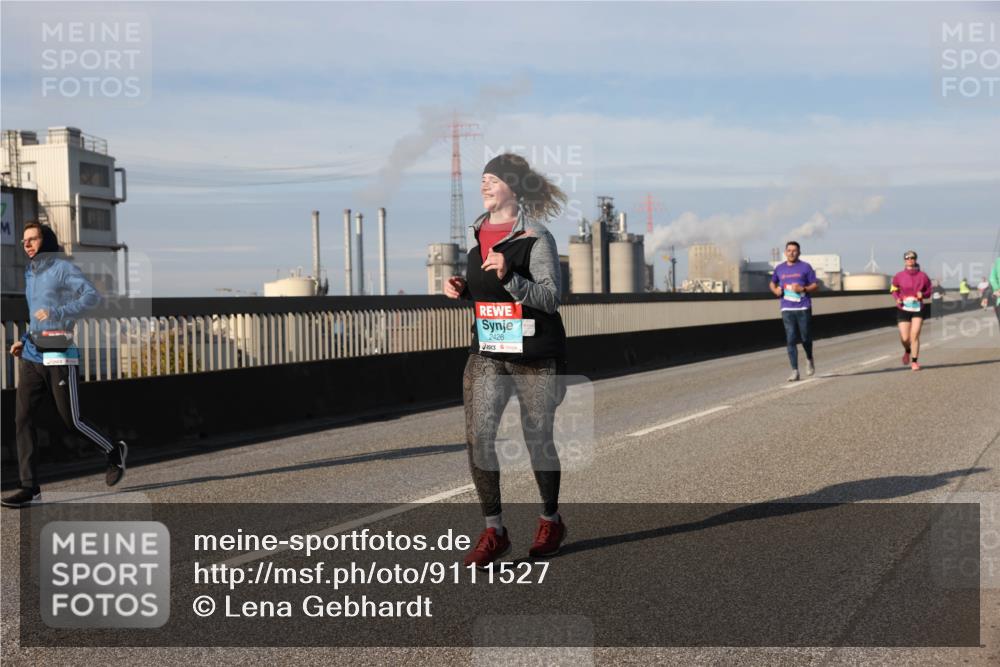03.10.2025 - Köhlbrandbrückenlauf Lena Gebhardt http://msf.ph/oto/9111527 03.10.2025 10:15:28 Position 2 2426 meine-sportfotos.de