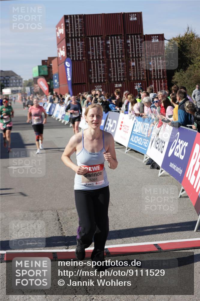 03.10.2025 - Köhlbrandbrückenlauf Jannik Wohlers http://msf.ph/oto/9111529 03.10.2025 13:30:47 Ziel 4355, 4840, 4841, 4937, 5005, 5142, 5289, 5391, 5402, 6170, 6223, 6347 meine-sportfotos.de