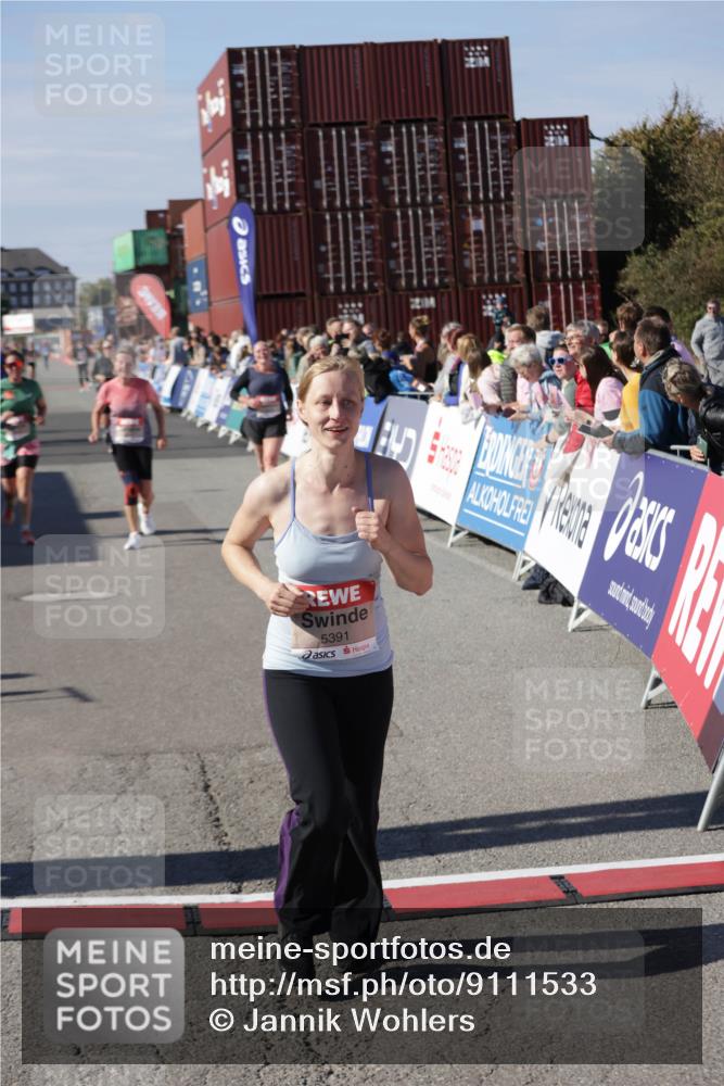03.10.2025 - Köhlbrandbrückenlauf Jannik Wohlers http://msf.ph/oto/9111533 03.10.2025 13:30:47 Ziel 4355, 4840, 4841, 4937, 5005, 5142, 5289, 5391, 5402, 6170, 6223, 6347 meine-sportfotos.de
