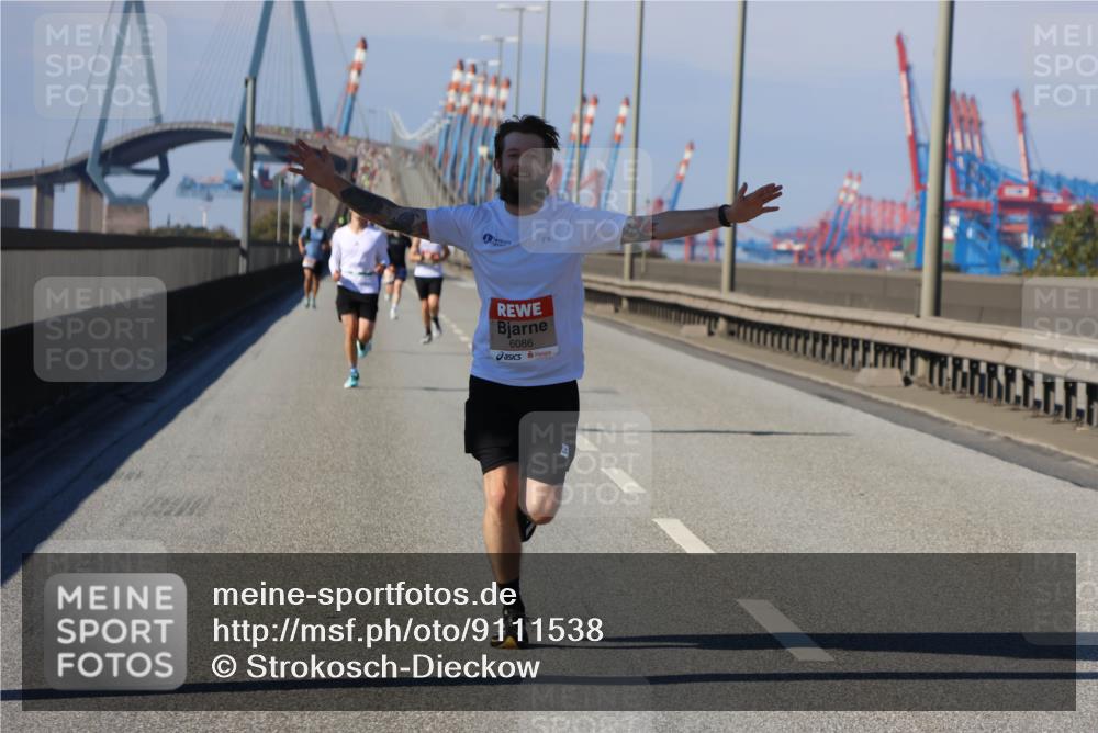 03.10.2025 - Köhlbrandbrückenlauf Strokosch-Dieckow http://msf.ph/oto/9111538 03.10.2025 12:39:27 Position 3 6086 meine-sportfotos.de