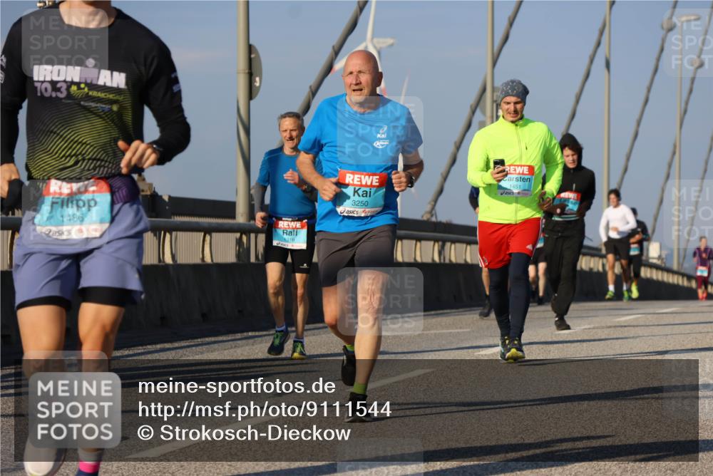 03.10.2025 - Köhlbrandbrückenlauf Strokosch-Dieckow http://msf.ph/oto/9111544 03.10.2025 09:44:19 Position 2 70, 3, 1486, 1319, 3250, 1451 meine-sportfotos.de