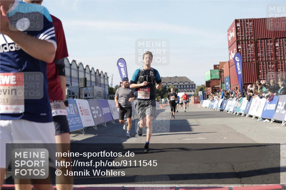 03.10.2025 - Köhlbrandbrückenlauf Jannik Wohlers http://msf.ph/oto/9111545 03.10.2025 13:00:41 Ziel 4016, 4018, 4172, 4228, 4299, 4622, 4763, 4850, 5011, 5664, 6373, 6525 meine-sportfotos.de