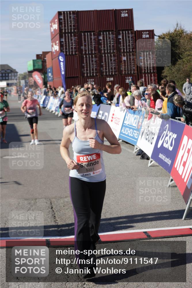 03.10.2025 - Köhlbrandbrückenlauf Jannik Wohlers http://msf.ph/oto/9111547 03.10.2025 13:30:47 Ziel 4355, 4840, 4841, 4937, 5005, 5142, 5289, 5391, 5402, 6170, 6223, 6347 meine-sportfotos.de