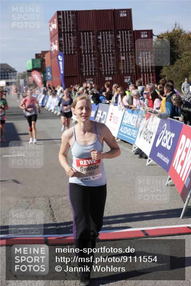 03.10.2025 - Köhlbrandbrückenlauf Jannik Wohlers http://msf.ph/oto/9111554 03.10.2025 13:30:47 Ziel 4355, 4840, 4841, 4937, 5005, 5142, 5289, 5391, 5402, 6170, 6223, 6347 meine-sportfotos.de