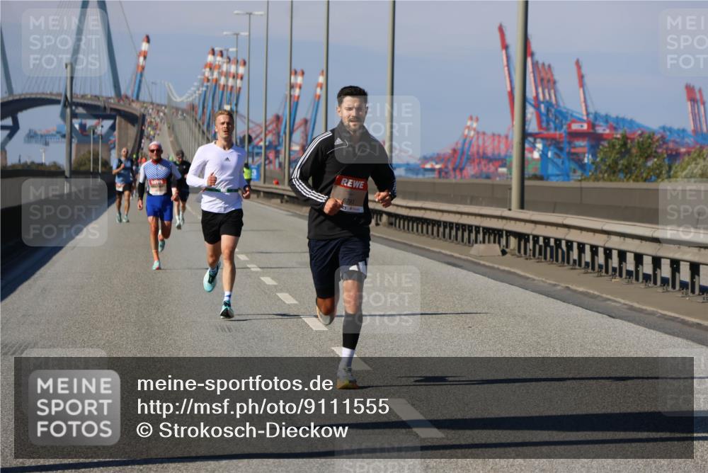 03.10.2025 - Köhlbrandbrückenlauf Strokosch-Dieckow http://msf.ph/oto/9111555 03.10.2025 12:39:31 Position 3 6793 meine-sportfotos.de