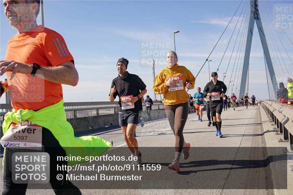 03.10.2025 - Köhlbrandbrückenlauf Michael Burmester http://msf.ph/oto/9111559 03.10.2025 12:53:47 Position 2 5397, 6382, 6383 meine-sportfotos.de