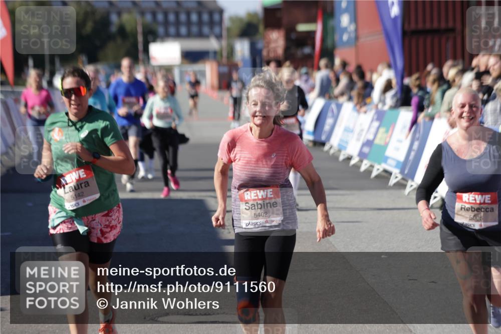 03.10.2025 - Köhlbrandbrückenlauf Jannik Wohlers http://msf.ph/oto/9111560 03.10.2025 13:30:50 Ziel 4715, 4840, 4841, 4937, 5005, 5142, 5289, 5391, 5402, 6223, 6347, 6537 meine-sportfotos.de
