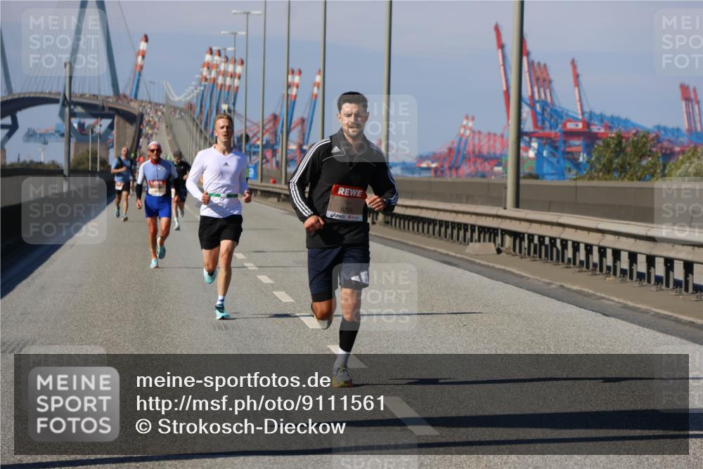 03.10.2025 - Köhlbrandbrückenlauf Strokosch-Dieckow http://msf.ph/oto/9111561 03.10.2025 12:39:31 Position 3 6793 meine-sportfotos.de