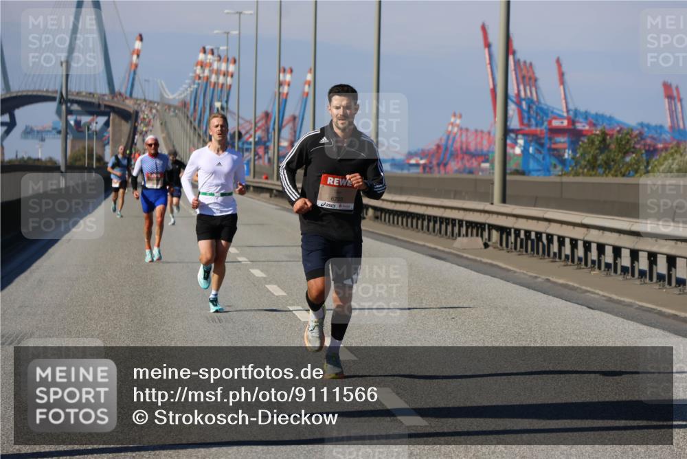 03.10.2025 - Köhlbrandbrückenlauf Strokosch-Dieckow http://msf.ph/oto/9111566 03.10.2025 12:39:31 Position 3 6793 meine-sportfotos.de