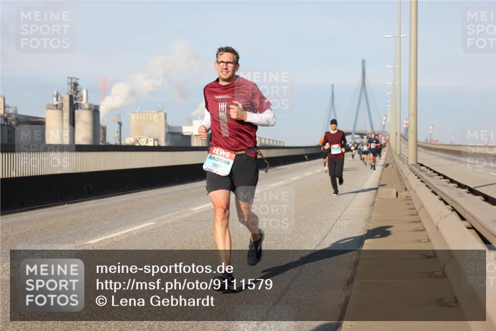 03.10.2025 - Köhlbrandbrückenlauf Lena Gebhardt http://msf.ph/oto/9111579 03.10.2025 09:41:56 Position 2 1090 meine-sportfotos.de