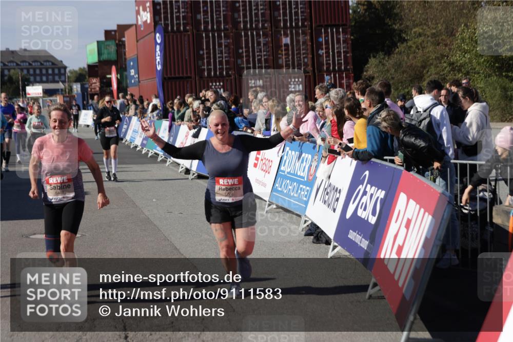 03.10.2025 - Köhlbrandbrückenlauf Jannik Wohlers http://msf.ph/oto/9111583 03.10.2025 13:30:50 Ziel 4715, 4840, 4841, 4937, 5005, 5142, 5289, 5391, 5402, 6223, 6347, 6537 meine-sportfotos.de