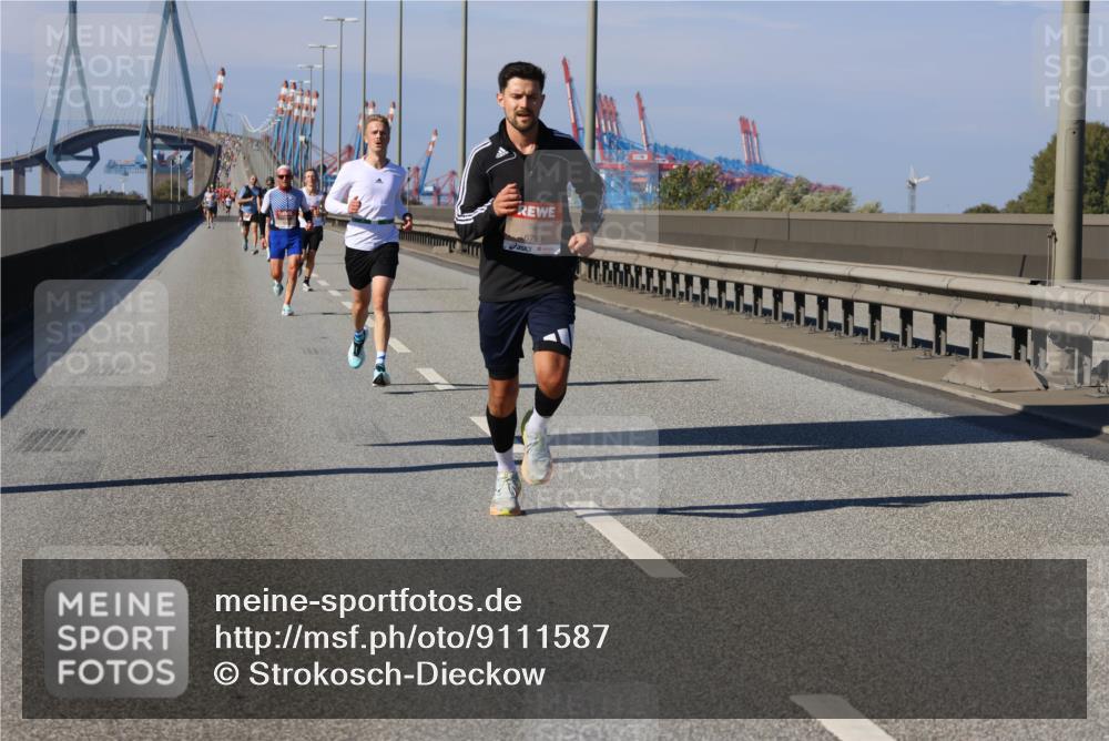 03.10.2025 - Köhlbrandbrückenlauf Strokosch-Dieckow http://msf.ph/oto/9111587 03.10.2025 12:39:33 Position 3 6793 meine-sportfotos.de