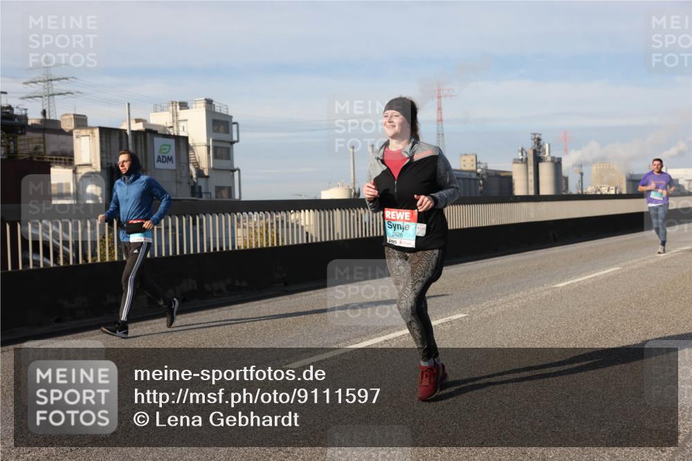 03.10.2025 - Köhlbrandbrückenlauf Lena Gebhardt http://msf.ph/oto/9111597 03.10.2025 10:15:29 Position 2 2426 meine-sportfotos.de