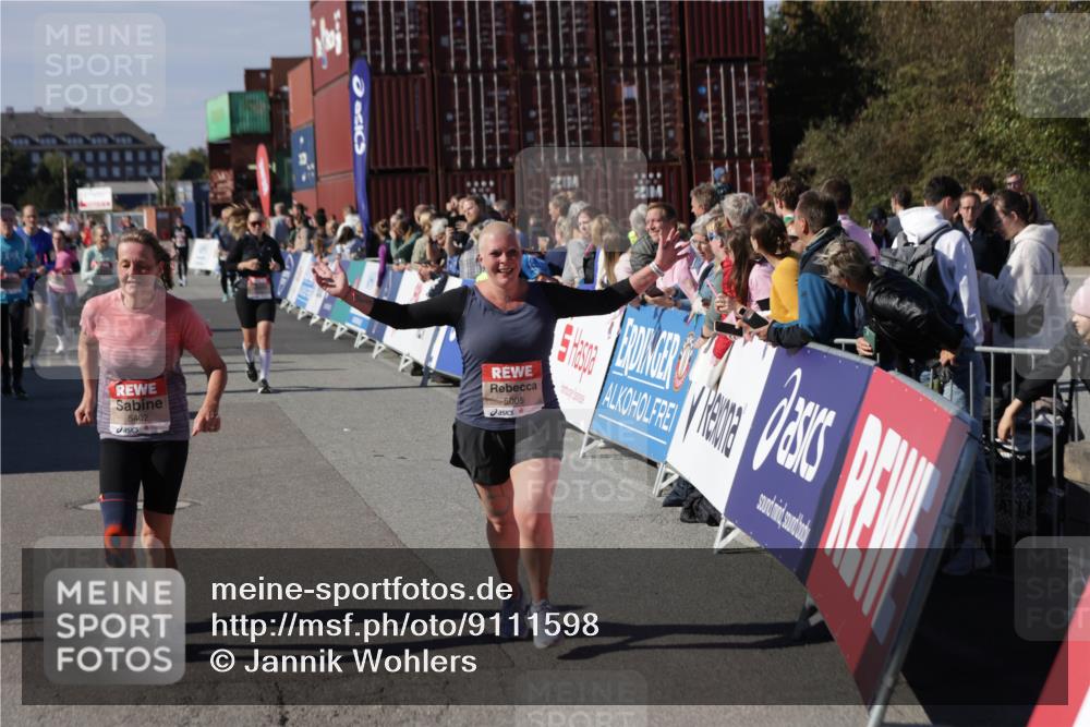 03.10.2025 - Köhlbrandbrückenlauf Jannik Wohlers http://msf.ph/oto/9111598 03.10.2025 13:30:51 Ziel 4715, 4840, 4841, 4937, 5005, 5142, 5391, 5402, 5938, 6223, 6537 meine-sportfotos.de