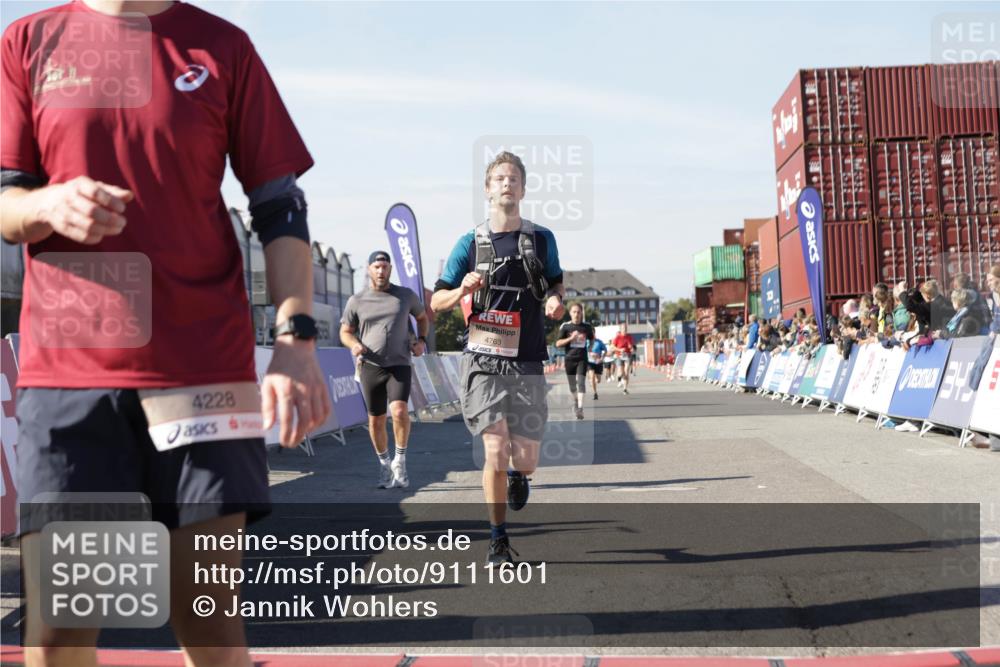 03.10.2025 - Köhlbrandbrückenlauf Jannik Wohlers http://msf.ph/oto/9111601 03.10.2025 13:00:42 Ziel 4016, 4018, 4228, 4299, 4622, 4763, 4850, 5011, 5664, 6042, 6373, 6525 meine-sportfotos.de
