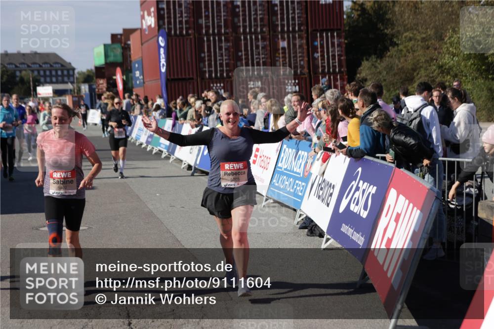 03.10.2025 - Köhlbrandbrückenlauf Jannik Wohlers http://msf.ph/oto/9111604 03.10.2025 13:30:51 Ziel 4715, 4840, 4841, 4937, 5005, 5142, 5391, 5402, 5938, 6223, 6537 meine-sportfotos.de