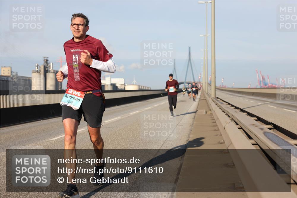 03.10.2025 - Köhlbrandbrückenlauf Lena Gebhardt http://msf.ph/oto/9111610 03.10.2025 09:41:57 Position 2 1090 meine-sportfotos.de
