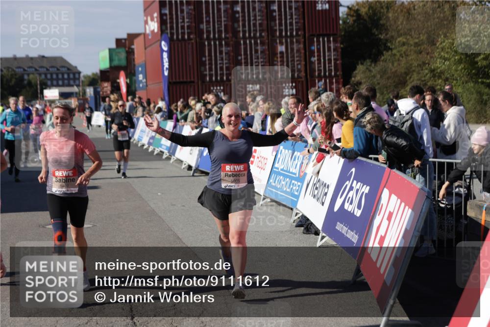 03.10.2025 - Köhlbrandbrückenlauf Jannik Wohlers http://msf.ph/oto/9111612 03.10.2025 13:30:51 Ziel 4715, 4840, 4841, 4937, 5005, 5142, 5391, 5402, 5938, 6223, 6537 meine-sportfotos.de