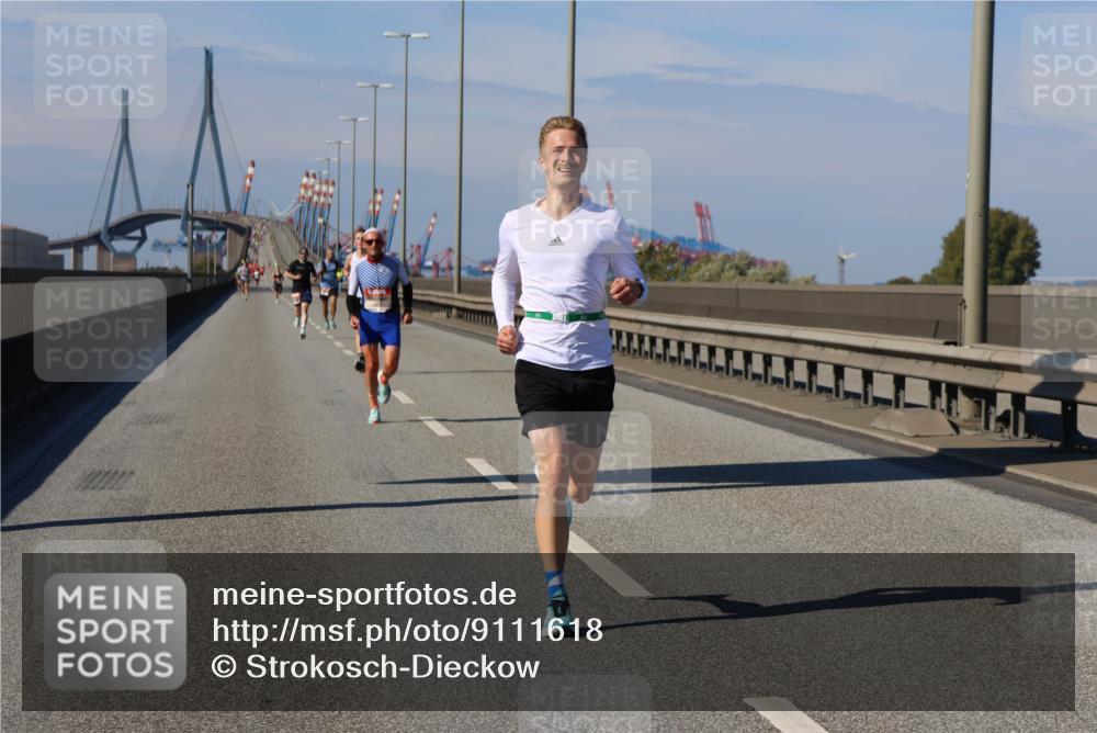 03.10.2025 - Köhlbrandbrückenlauf Strokosch-Dieckow http://msf.ph/oto/9111618 03.10.2025 12:39:36 Position 3  meine-sportfotos.de