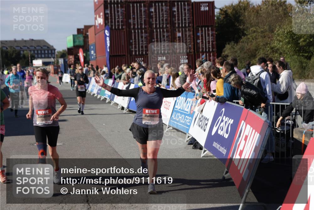 03.10.2025 - Köhlbrandbrückenlauf Jannik Wohlers http://msf.ph/oto/9111619 03.10.2025 13:30:51 Ziel 4715, 4840, 4841, 4937, 5005, 5142, 5391, 5402, 5938, 6223, 6537 meine-sportfotos.de
