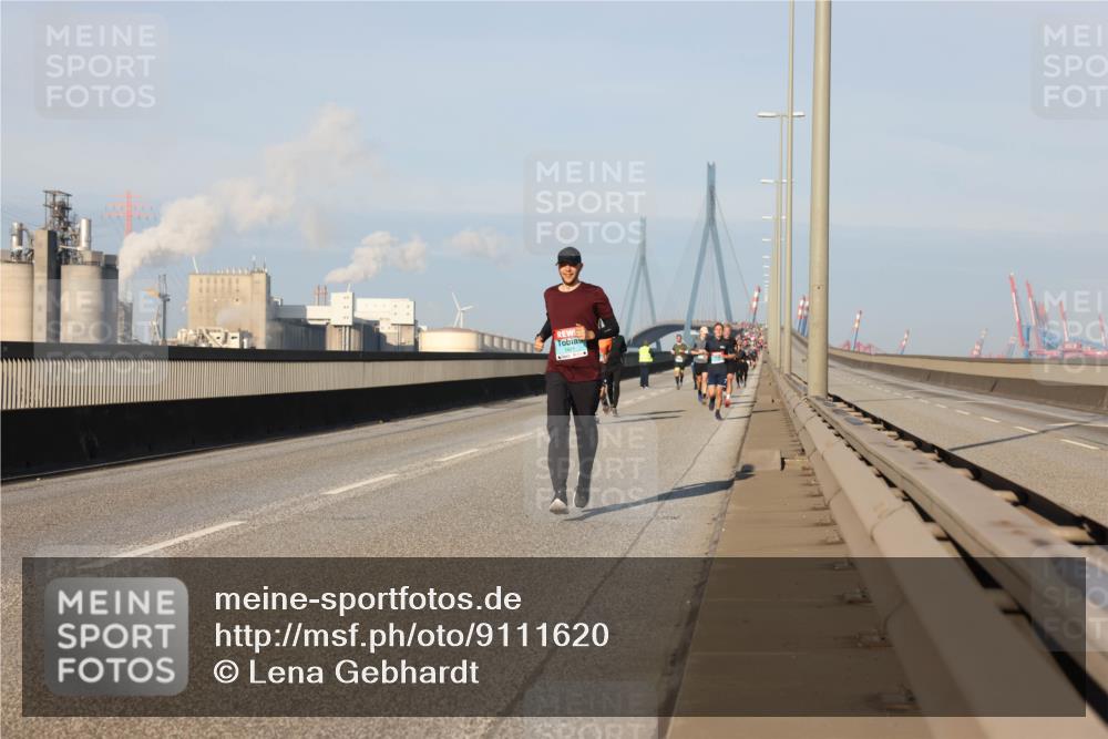 03.10.2025 - Köhlbrandbrückenlauf Lena Gebhardt http://msf.ph/oto/9111620 03.10.2025 09:41:58 Position 2  meine-sportfotos.de