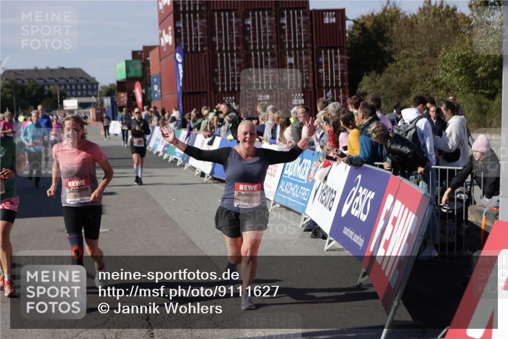 03.10.2025 - Köhlbrandbrückenlauf Jannik Wohlers http://msf.ph/oto/9111627 03.10.2025 13:30:51 Ziel 4715, 4840, 4841, 4937, 5005, 5142, 5391, 5402, 5938, 6223, 6537 meine-sportfotos.de