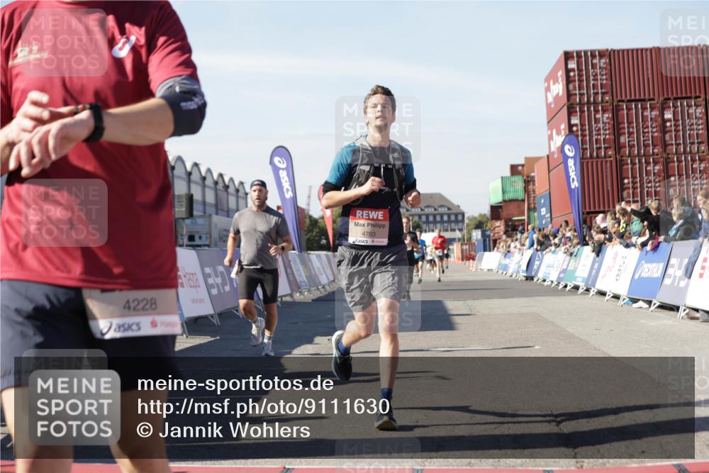03.10.2025 - Köhlbrandbrückenlauf Jannik Wohlers http://msf.ph/oto/9111630 03.10.2025 13:00:42 Ziel 4016, 4018, 4228, 4299, 4622, 4763, 4850, 5011, 5664, 6042, 6373, 6525 meine-sportfotos.de