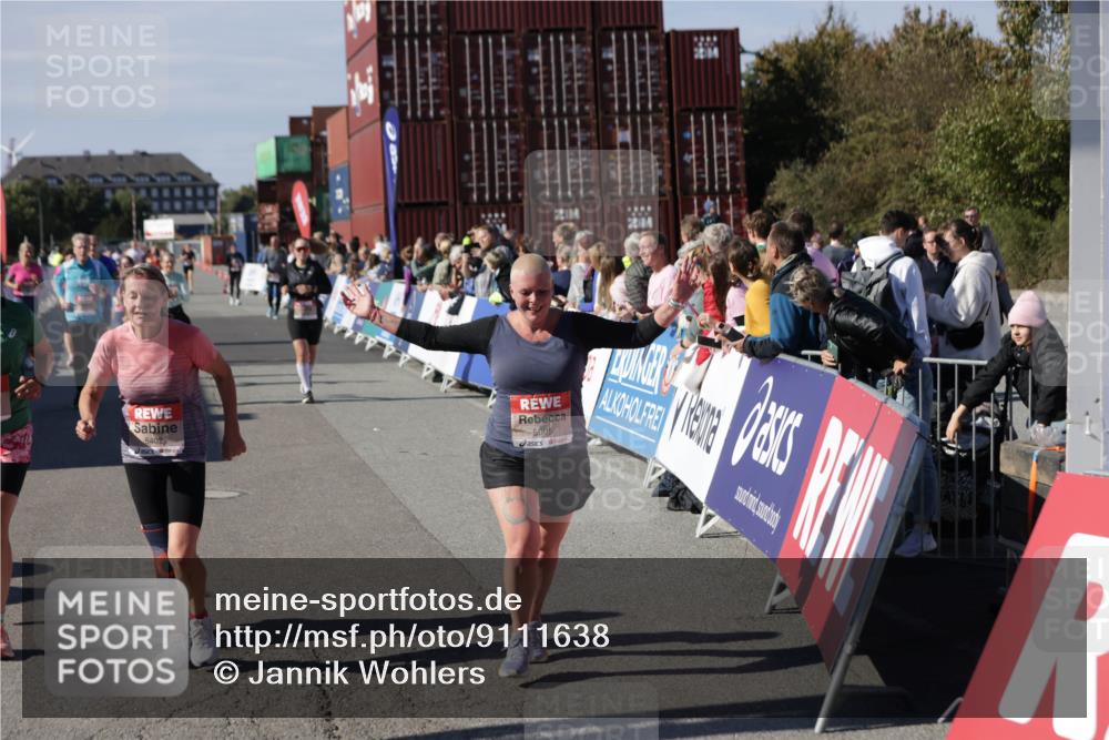 03.10.2025 - Köhlbrandbrückenlauf Jannik Wohlers http://msf.ph/oto/9111638 03.10.2025 13:30:51 Ziel 4715, 4840, 4841, 4937, 5005, 5142, 5391, 5402, 5938, 6223, 6537 meine-sportfotos.de