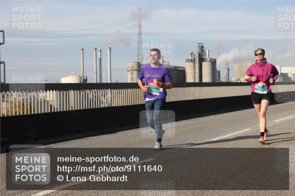 03.10.2025 - Köhlbrandbrückenlauf Lena Gebhardt http://msf.ph/oto/9111640 03.10.2025 10:15:33 Position 2 2988, 2479 meine-sportfotos.de