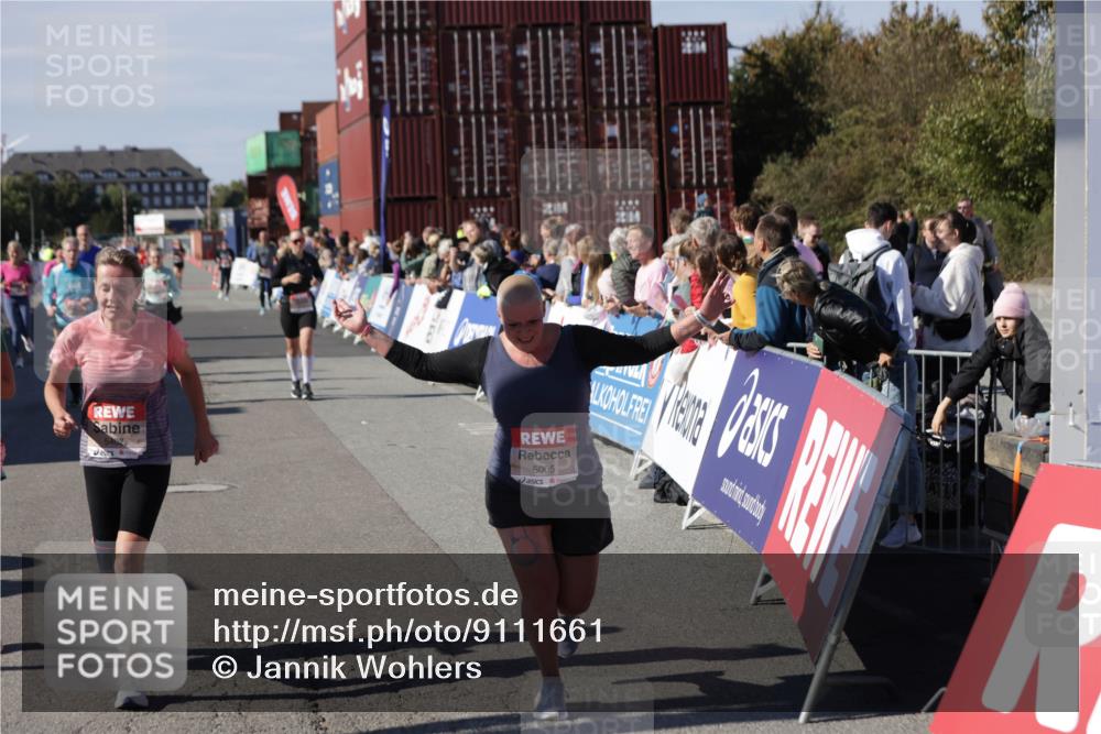 03.10.2025 - Köhlbrandbrückenlauf Jannik Wohlers http://msf.ph/oto/9111661 03.10.2025 13:30:51 Ziel 4715, 4840, 4841, 4937, 5005, 5142, 5391, 5402, 5938, 6223, 6537 meine-sportfotos.de