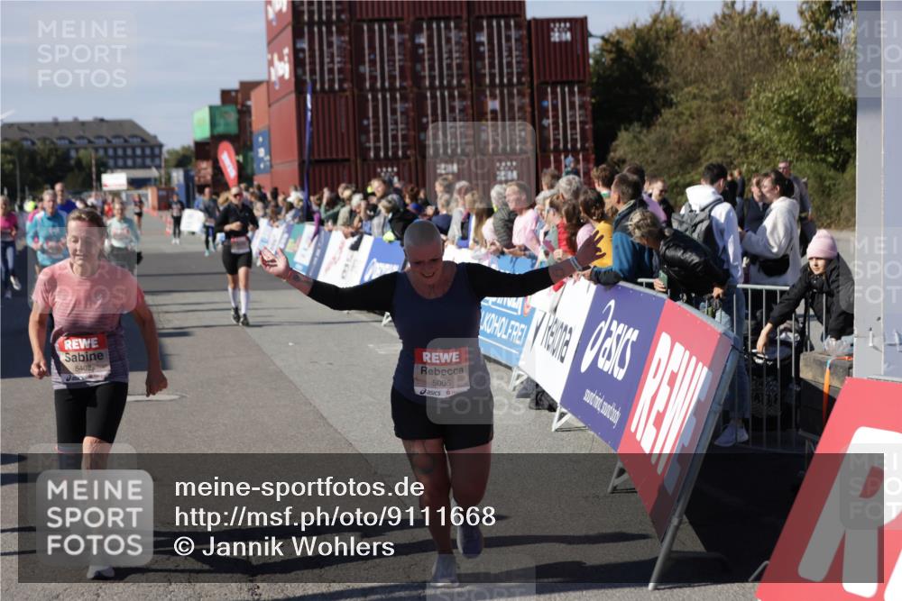 03.10.2025 - Köhlbrandbrückenlauf Jannik Wohlers http://msf.ph/oto/9111668 03.10.2025 13:30:51 Ziel 4715, 4840, 4841, 4937, 5005, 5142, 5391, 5402, 5938, 6223, 6537 meine-sportfotos.de